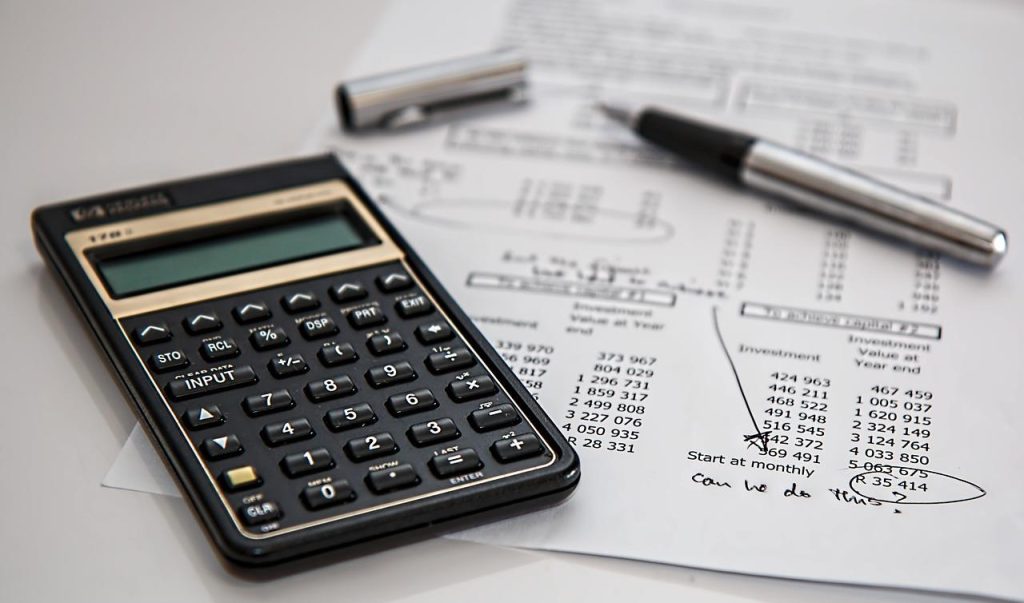 Accountant in Heerlen die bedrijfsfinancien analyseert en advies geeft voor optimale financiële planning
