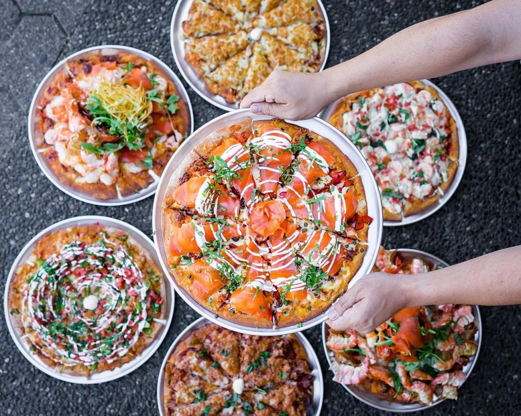 Collage met daguitjes voor foodies in Nederland: markten, restaurants en culinaire ervaringen in Amsterdam, Rotterdam en Maas