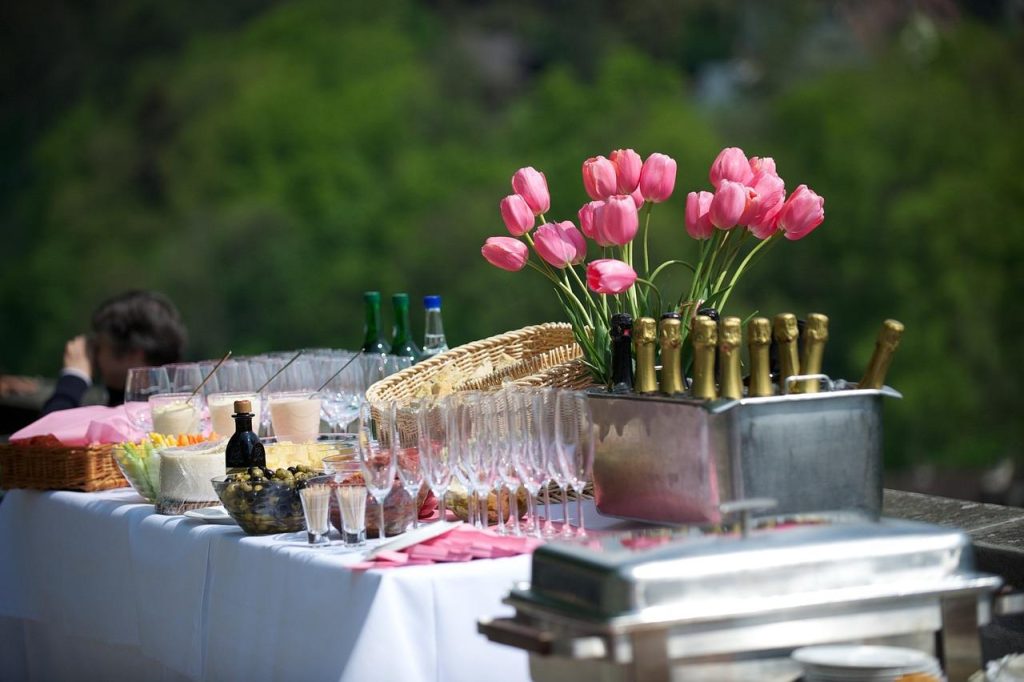 Professionele catering in Etten-Leur met elegante presentatie van diverse gerechten voor evenementen