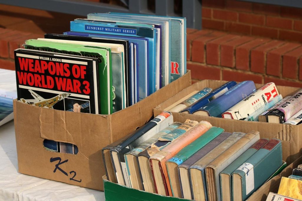 Bezoekers ontdekken unieke vintage items en antieke schatten op de Rommelmarkt Bergen op Zoom in het historische stadcentrum
