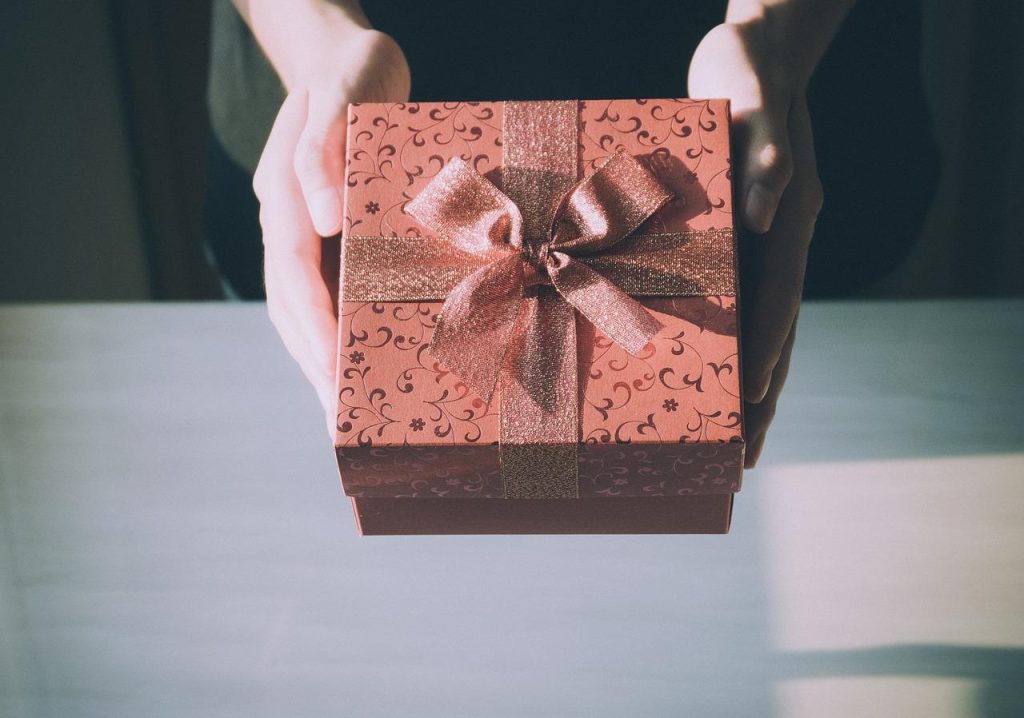 Infographic met tips voor het vermijden van fouten bij het kiezen van relatiegeschenken