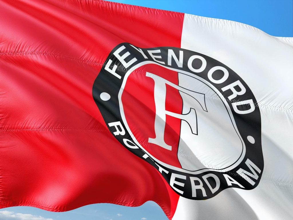 Feyenoord fanshop collectie met shirts, hoodies en accessoires voor supporters van alle leeftijden