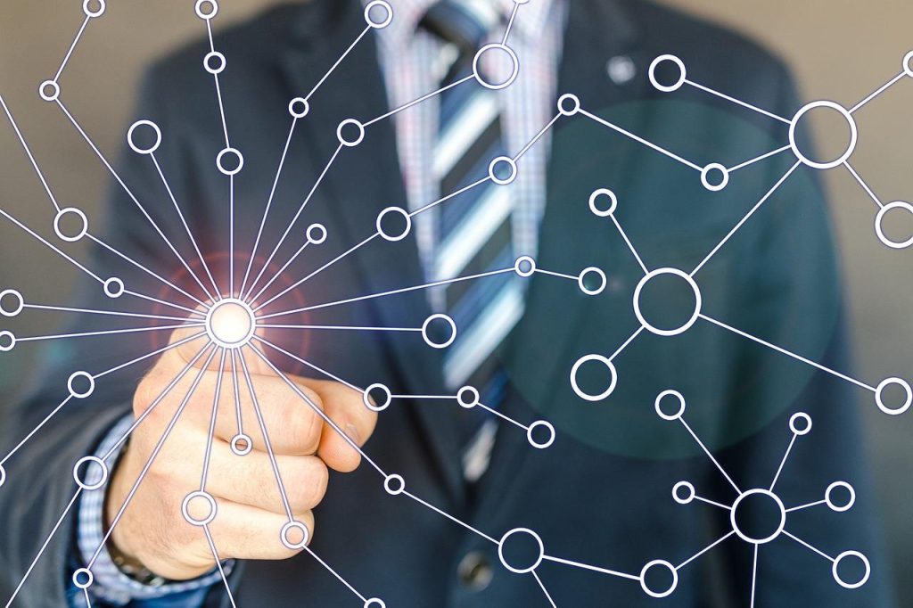Infographic toont elementen van een succesvolle communicatiestrategie inclusief doelgroepanalyse, duidelijke boodschap en kan